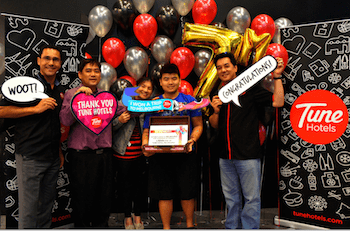 L-R: Frank Trampert, Tune Hotels COO; guests Chong Ken Vun, Ng Ang Leen, Joash Sean Chong Ruei; Mark Lankester
